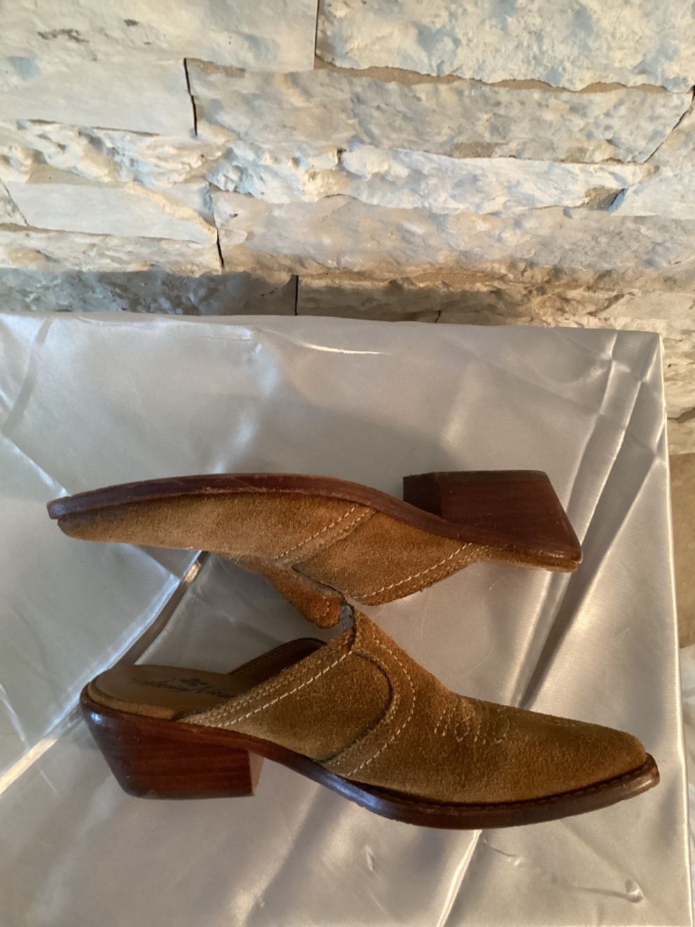 Patricia Nash Battista Suede Mules - Picture 8 of 13